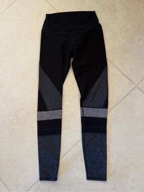 Alo Sheila Black and Heather Gray Colorblock High-Waist Leggings